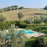Amazing In With Garden דירה Belvedere Ostrense